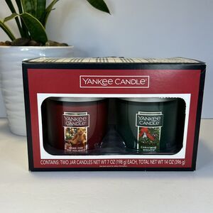 2016 Yankee Candle 7oz‎ Candle Set- HOME FOR THE HOLIDAYS & CHRISTMAS WREATH
